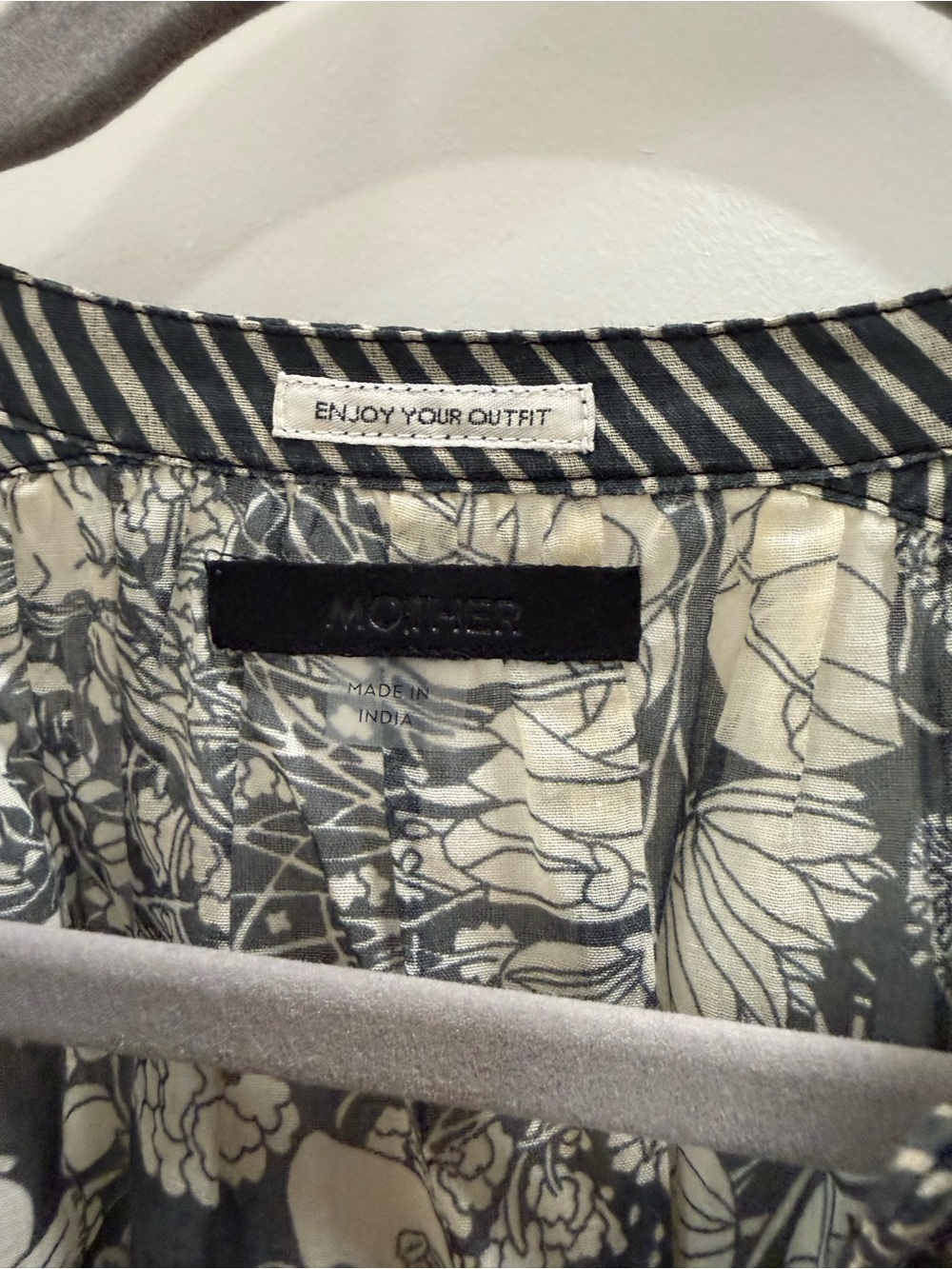 New without tags MOTHER Floral Short-Sleeve Blouse in Black and Cream - Picture 2 of 3